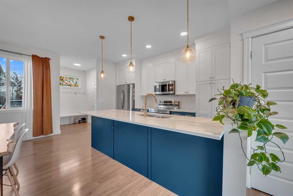250 Carrington Gate Nw, Calgary, AB - Indoor Photo Showing Kitchen With Upgraded Kitchen
