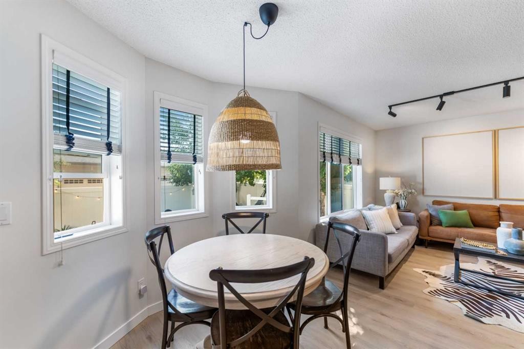 19 Everridge Villas Sw, Calgary, AB - Indoor Photo Showing Dining Room