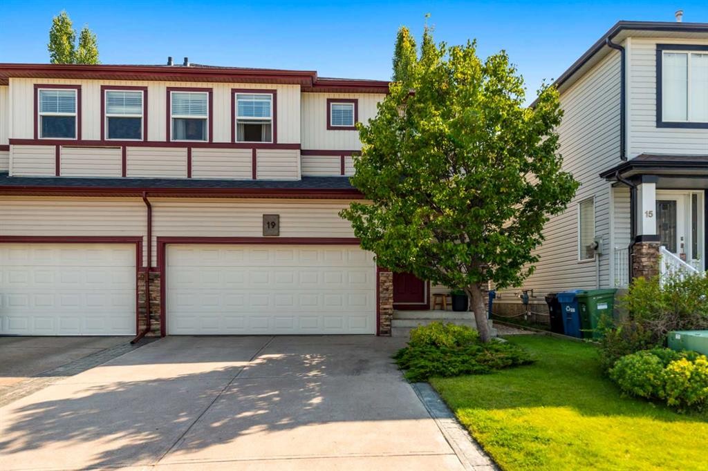 19 Everridge Villas Sw, Calgary, AB - Outdoor With Facade