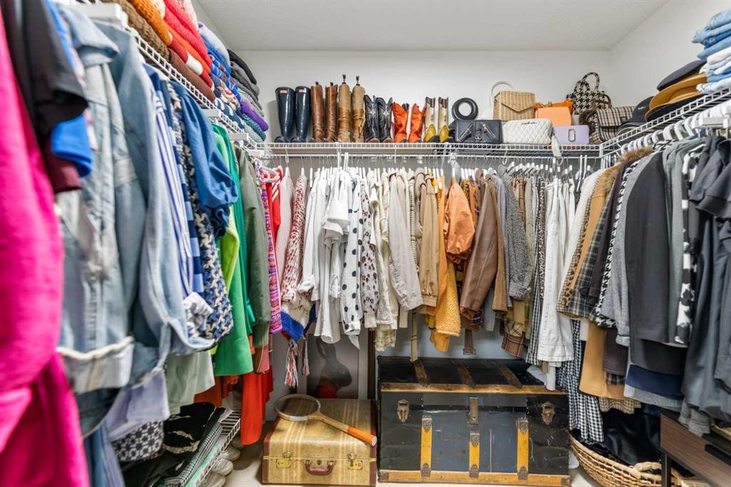 19 Everridge Villas Sw, Calgary, AB - Indoor With Storage