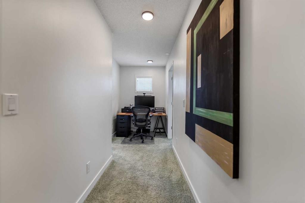 19 Everridge Villas Sw, Calgary, AB - Indoor Photo Showing Other Room