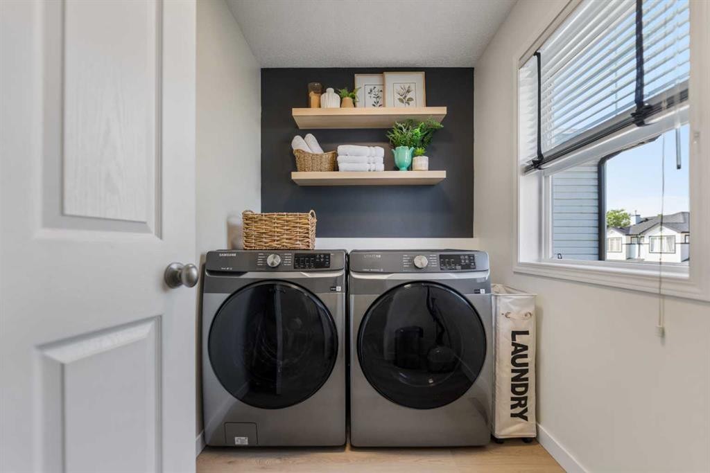 19 Everridge Villas Sw, Calgary, AB - Indoor Photo Showing Laundry Room