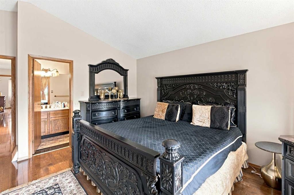 2709 Signal Hill Bay Sw, Calgary, AB - Indoor Photo Showing Bedroom