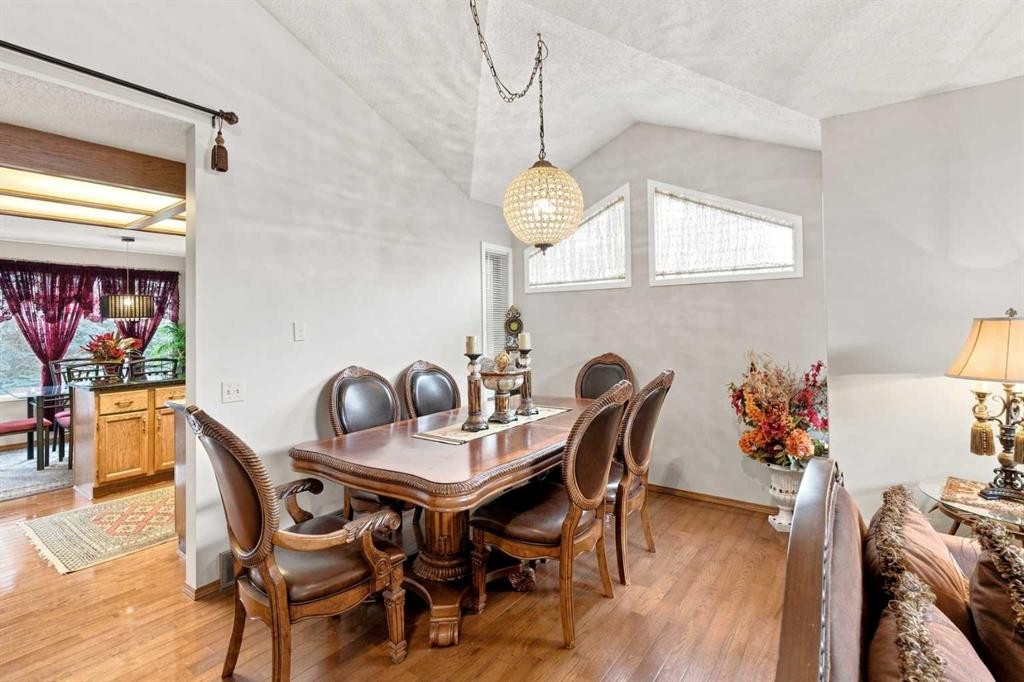 2709 Signal Hill Bay Sw, Calgary, AB - Indoor Photo Showing Dining Room