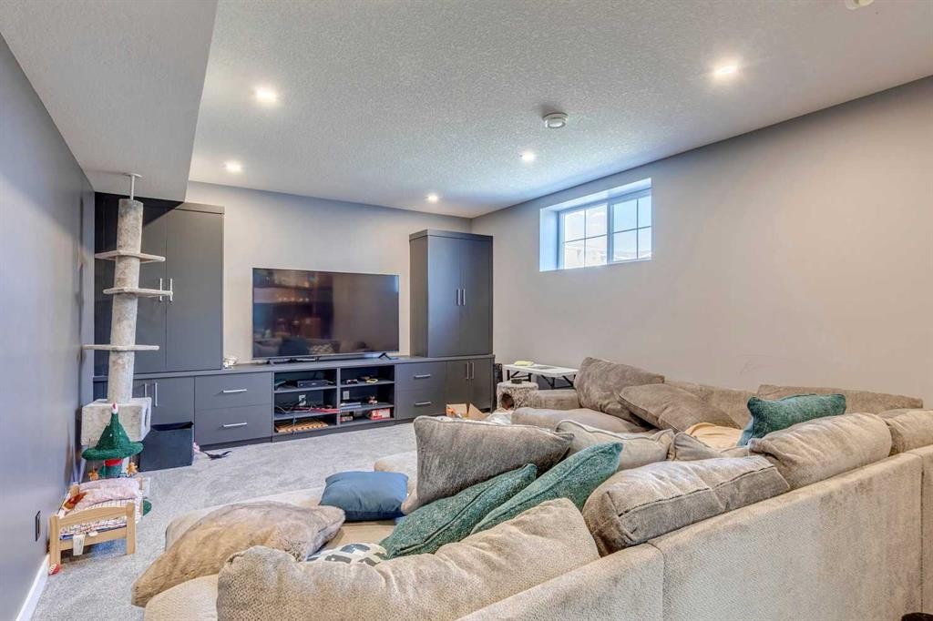 168 Rainbow Falls Heath, Chestermere, AB - Indoor