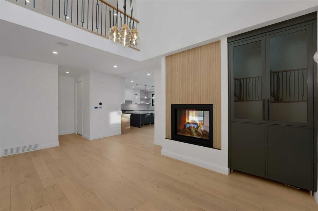 3511 34 Avenue Sw, Calgary, AB - Indoor Photo Showing Other Room