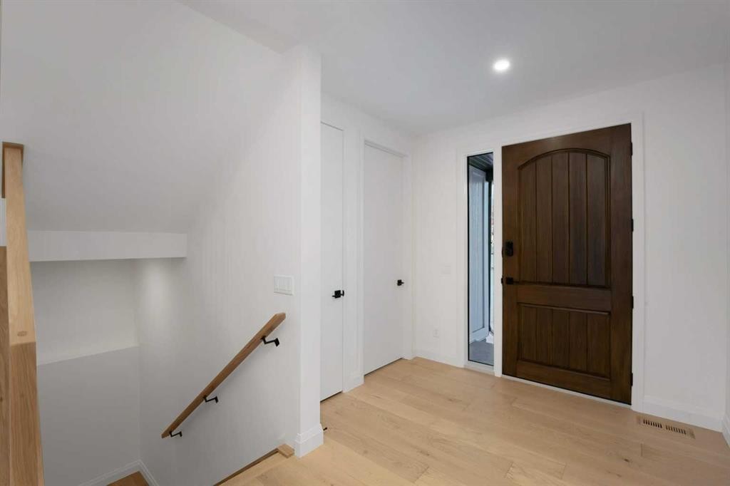 3511 34 Avenue Sw, Calgary, AB - Indoor Photo Showing Other Room