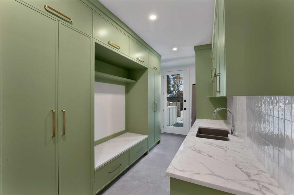 3511 34 Avenue Sw, Calgary, AB - Photo Showing Bathroom