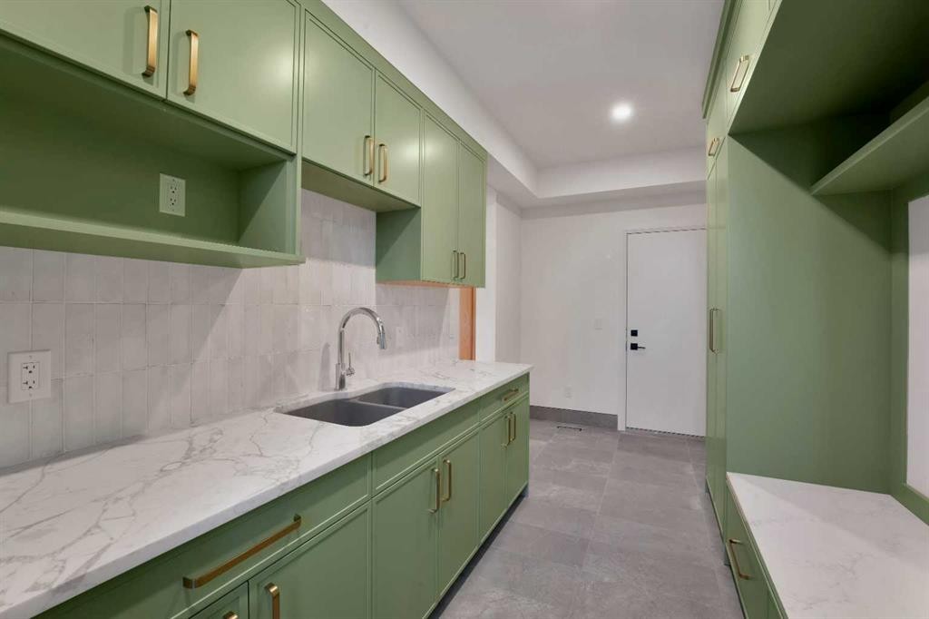 3511 34 Avenue Sw, Calgary, AB - Indoor Photo Showing Bathroom