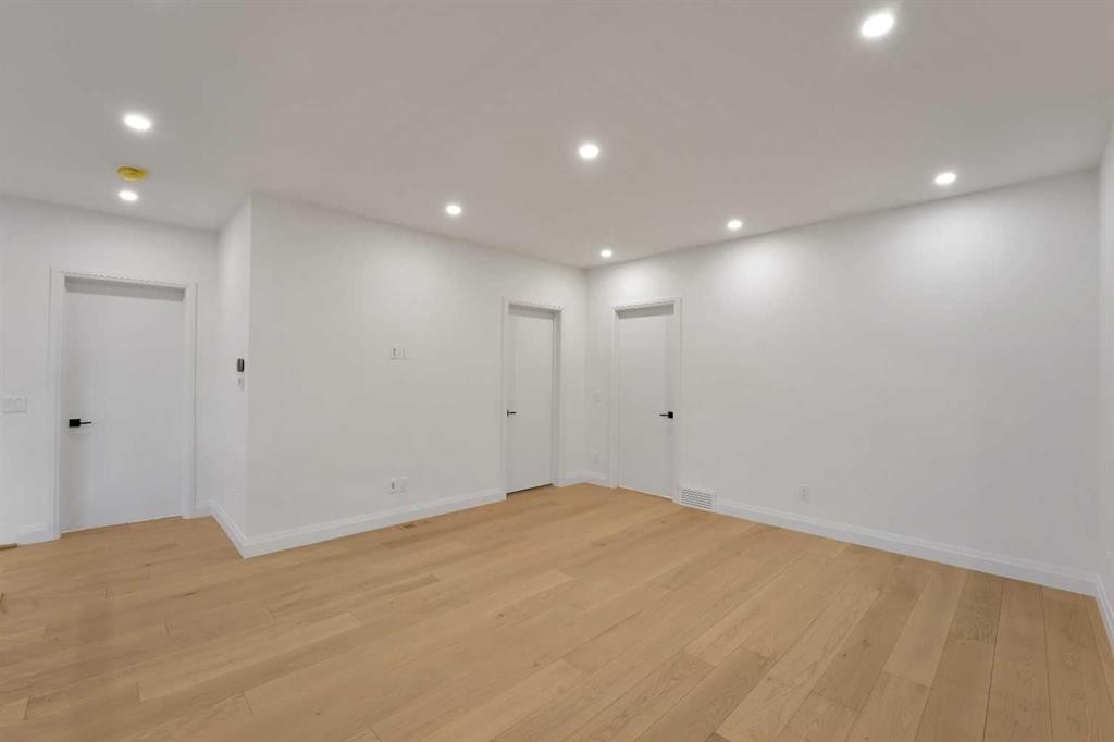 3511 34 Avenue Sw, Calgary, AB - Indoor Photo Showing Other Room