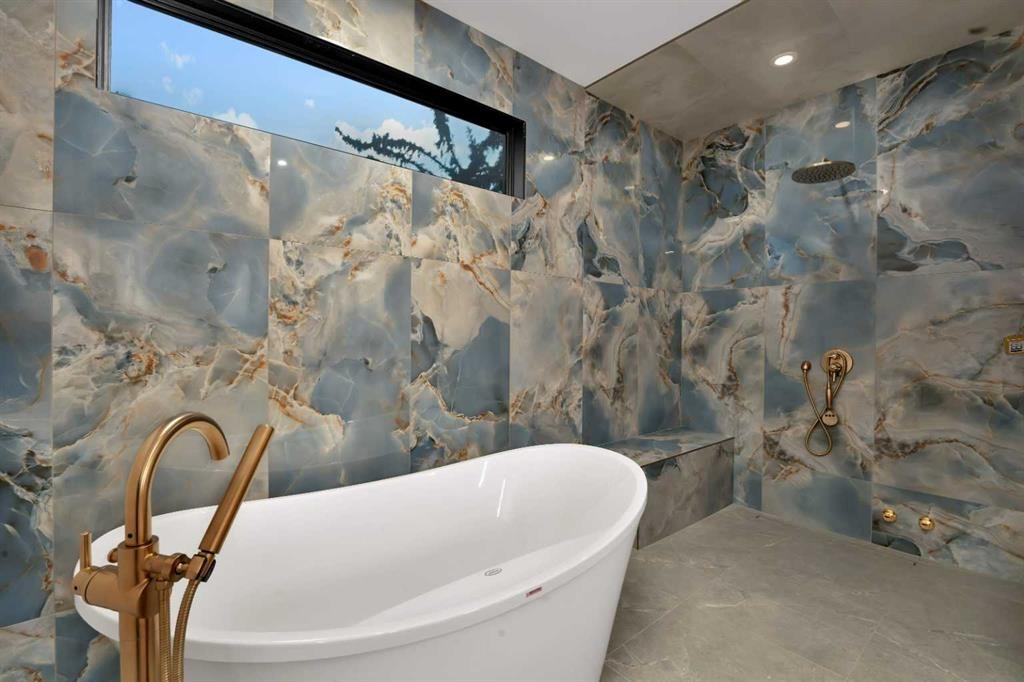 3511 34 Avenue Sw, Calgary, AB - Indoor