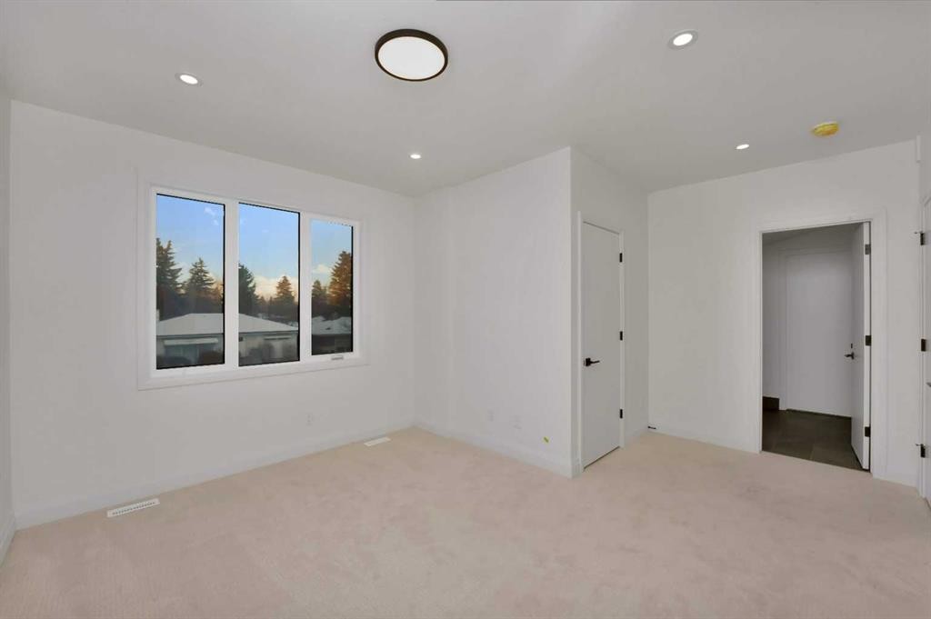 3511 34 Avenue Sw, Calgary, AB - Indoor