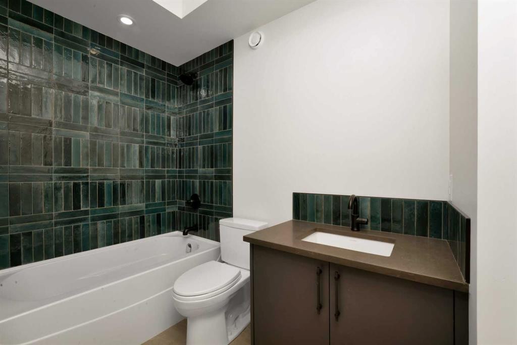 3511 34 Avenue Sw, Calgary, AB - Outdoor