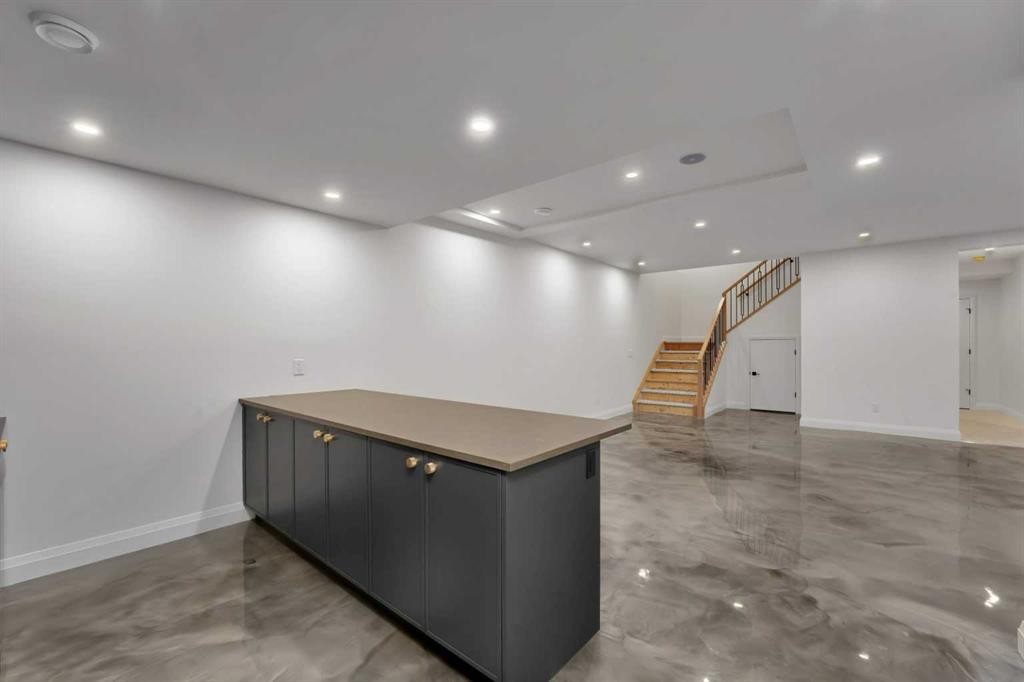 3511 34 Avenue Sw, Calgary, AB - Outdoor