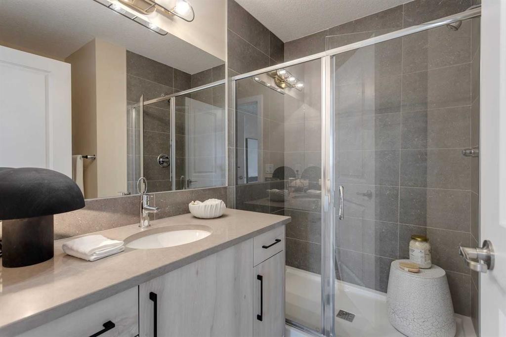 189 Cobblestone Gate Sw, Airdrie, AB - Indoor Photo Showing Bathroom