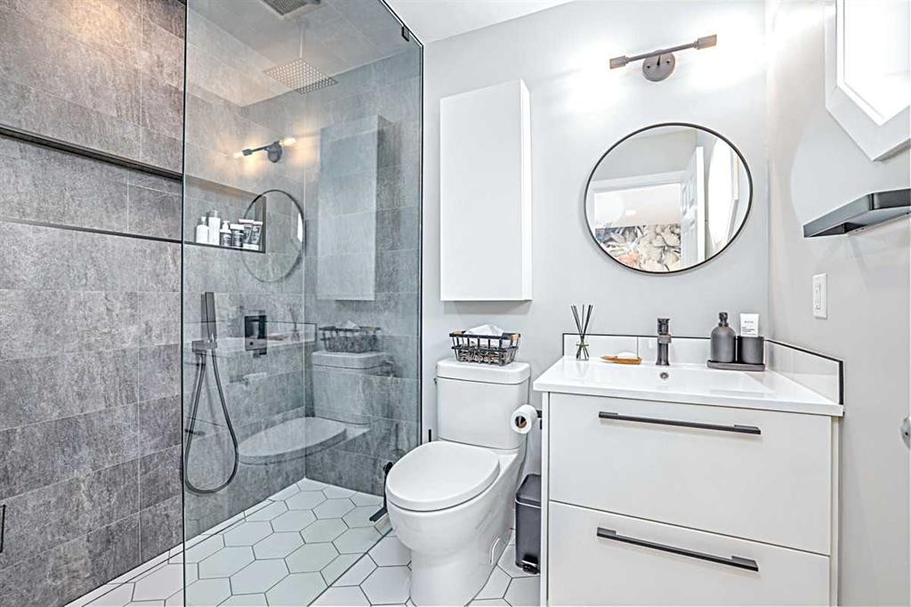 28 Copperfield Heath Se, Calgary, AB - Indoor Photo Showing Bathroom
