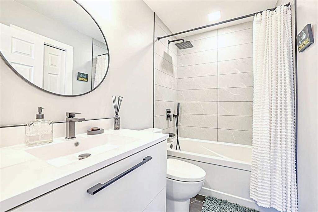 28 Copperfield Heath Se, Calgary, AB - Indoor Photo Showing Bathroom