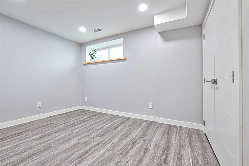 28 Copperfield Heath Se, Calgary, AB - Indoor Photo Showing Other Room