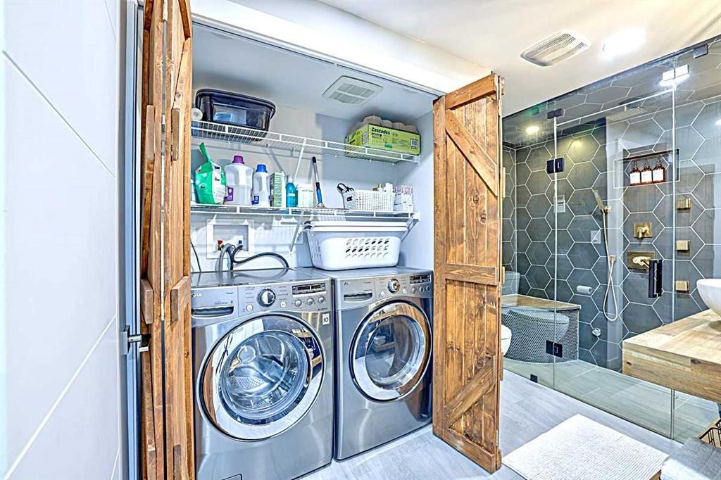 28 Copperfield Heath Se, Calgary, AB - Indoor Photo Showing Laundry Room