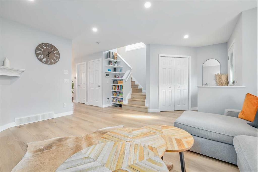28 Copperfield Heath Se, Calgary, AB - Indoor Photo Showing Living Room