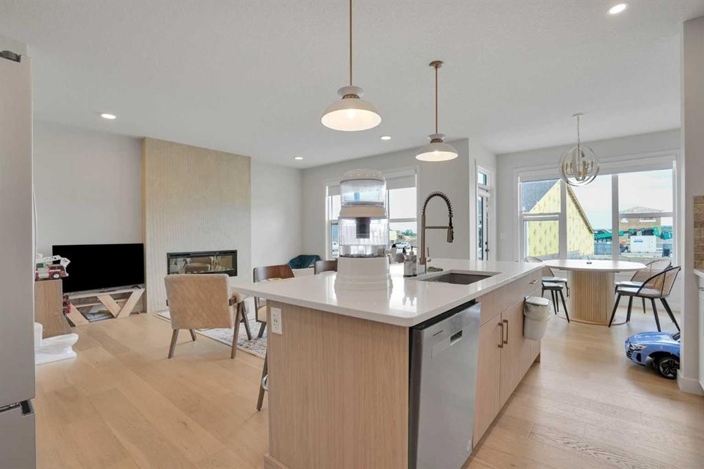 101 Wolf Hollow Terrace Se, Calgary, AB - Indoor Photo Showing Kitchen With Upgraded Kitchen
