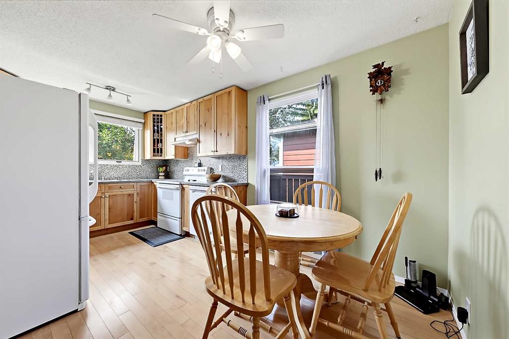 40 River Valley Crescent Se, Calgary, AB - Indoor Photo Showing Dining Room