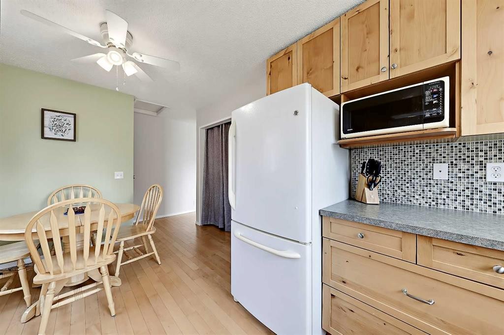 40 River Valley Crescent Se, Calgary, AB - Indoor Photo Showing Other Room