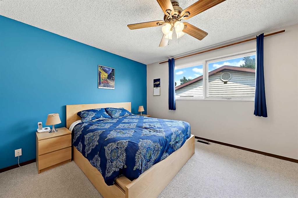 40 River Valley Crescent Se, Calgary, AB - Indoor Photo Showing Bedroom