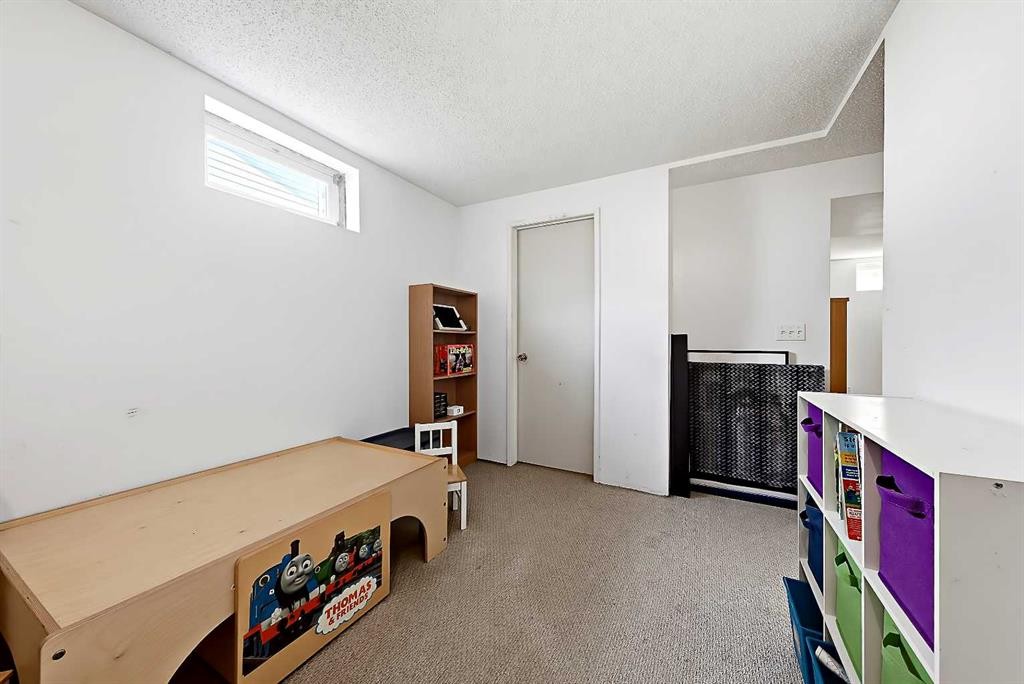 40 River Valley Crescent Se, Calgary, AB - Indoor Photo Showing Other Room
