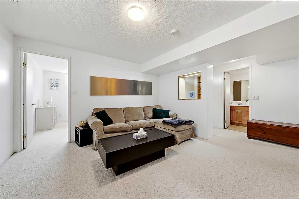 40 River Valley Crescent Se, Calgary, AB - Indoor