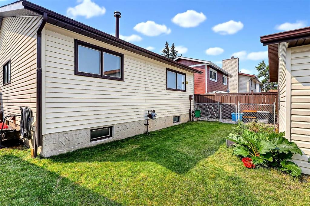 40 River Valley Crescent Se, Calgary, AB - Outdoor With Exterior