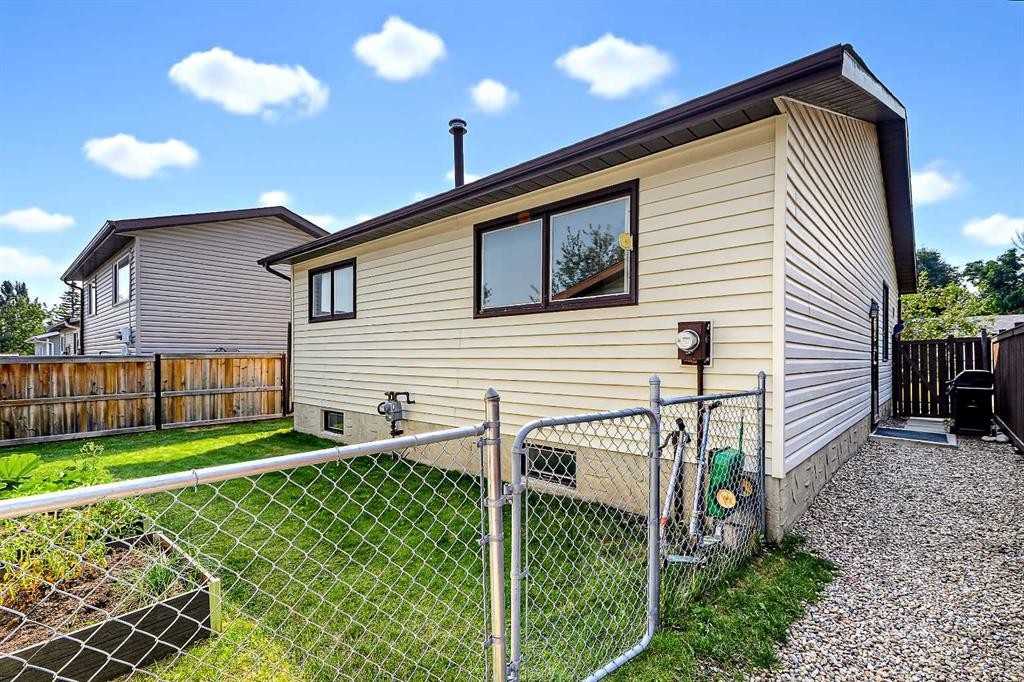 40 River Valley Crescent Se, Calgary, AB - Outdoor With Exterior