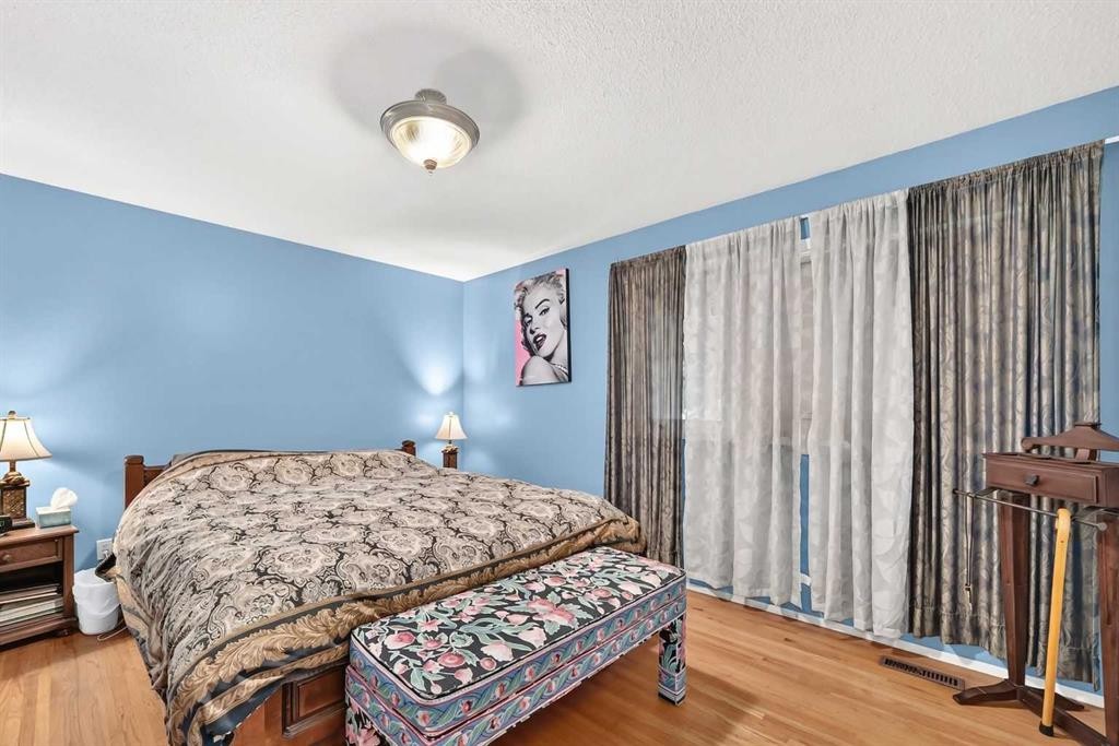 728 Willacy Drive Se, Calgary, AB - Indoor Photo Showing Bedroom
