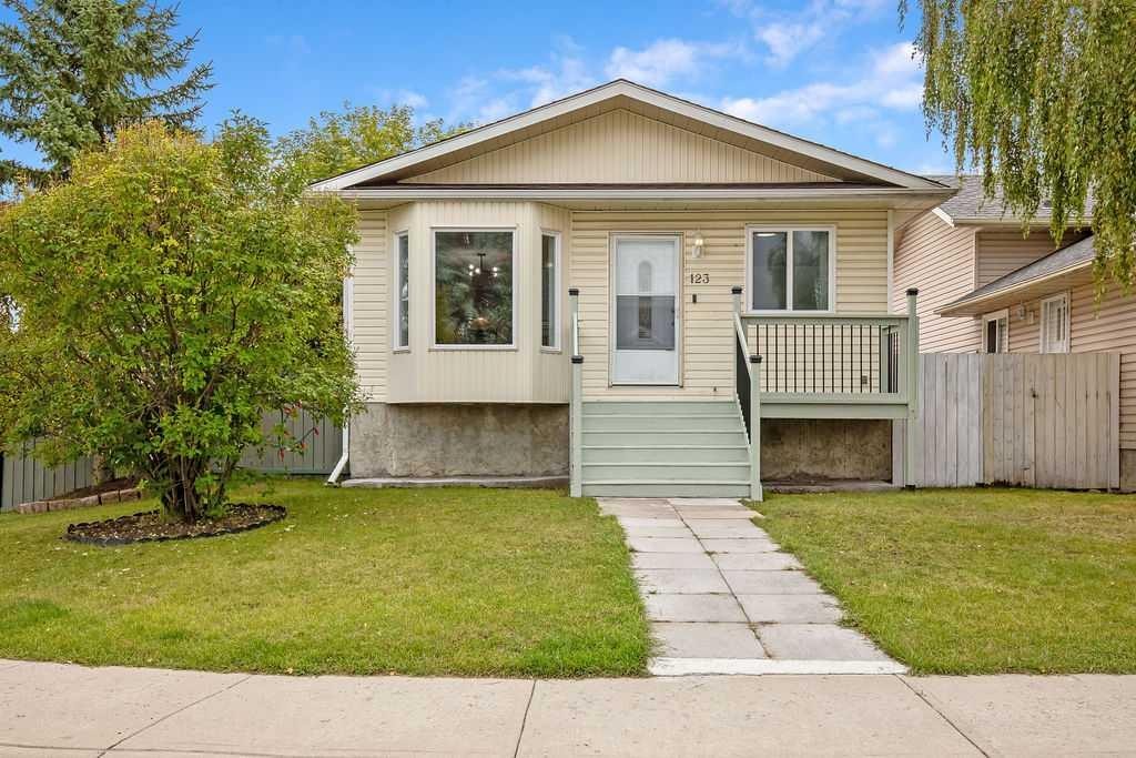 123 Shawglen Rise Sw, Calgary, AB - Outdoor