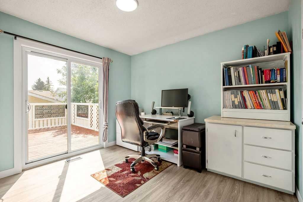 123 Shawglen Rise Sw, Calgary, AB - Indoor Photo Showing Office