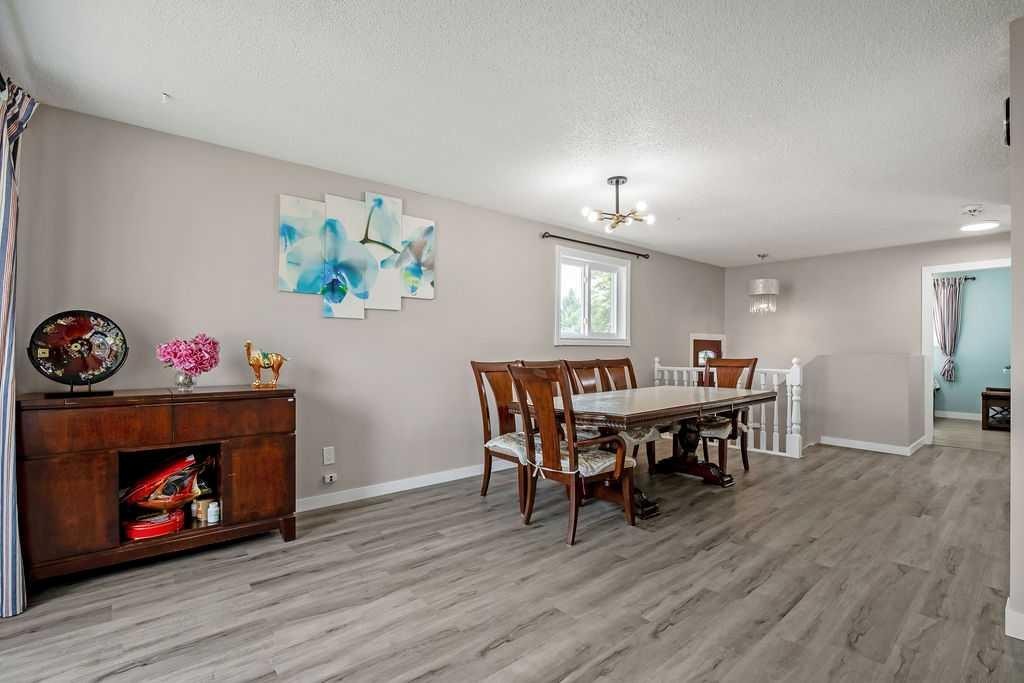 123 Shawglen Rise Sw, Calgary, AB - Indoor Photo Showing Dining Room