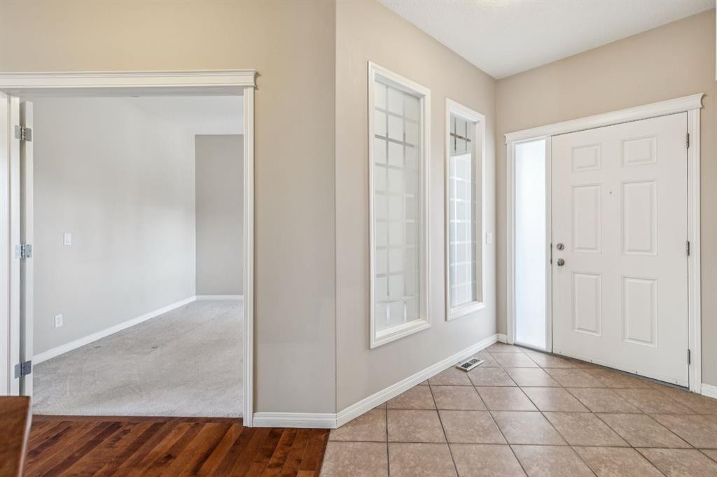 91 St Moritz Terrace Sw, Calgary, AB - Indoor Photo Showing Other Room