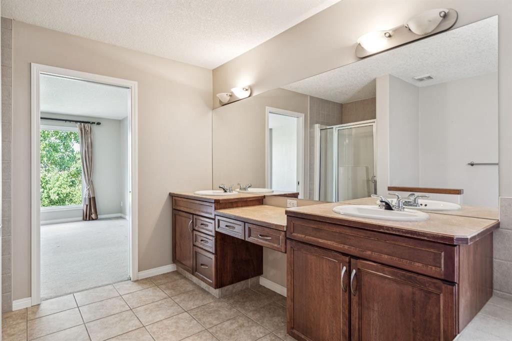 91 St Moritz Terrace Sw, Calgary, AB - Indoor Photo Showing Bathroom