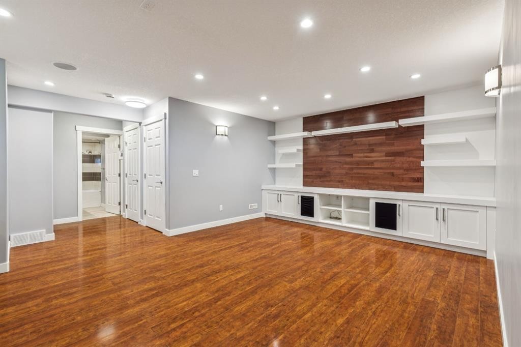 91 St Moritz Terrace Sw, Calgary, AB - Indoor Photo Showing Other Room