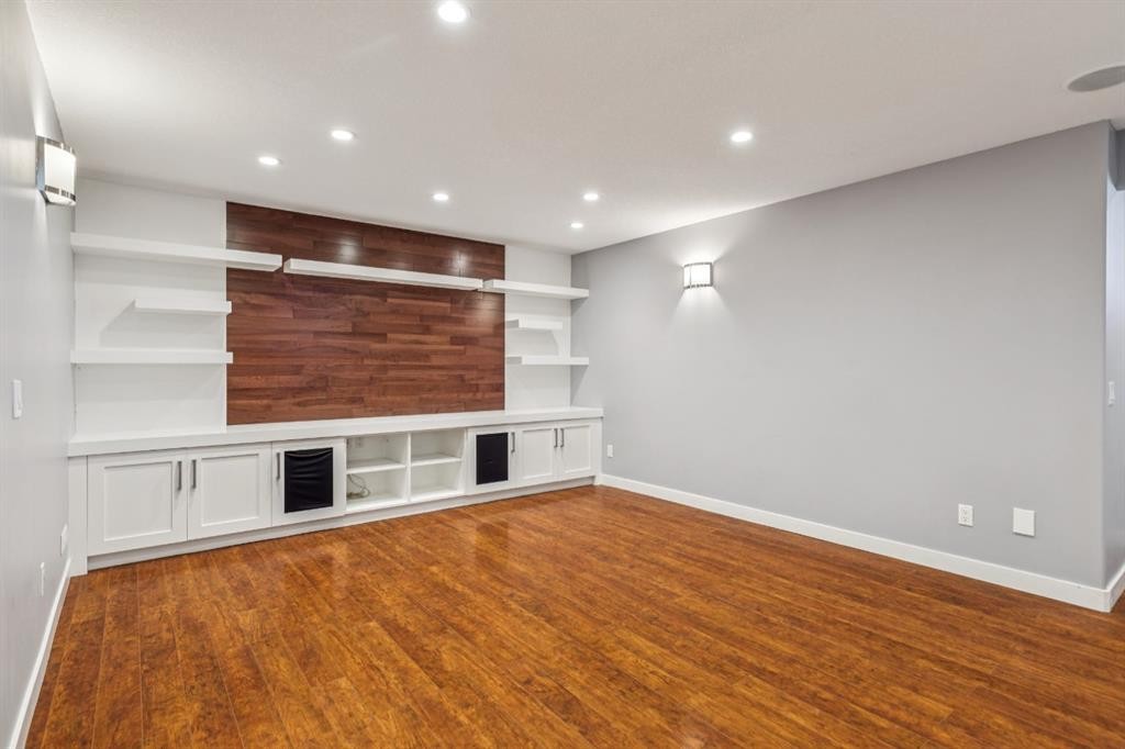 91 St Moritz Terrace Sw, Calgary, AB - Indoor Photo Showing Other Room