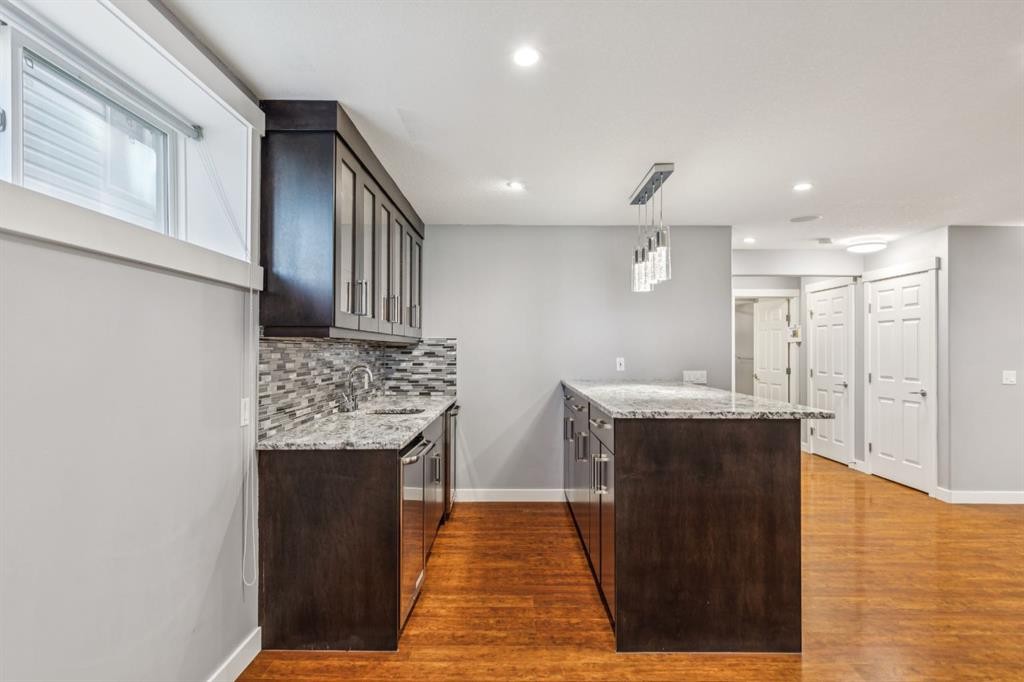 91 St Moritz Terrace Sw, Calgary, AB - Indoor Photo Showing Kitchen