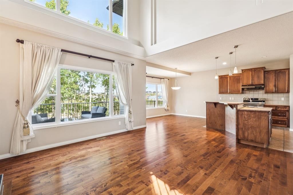 91 St Moritz Terrace Sw, Calgary, AB - Indoor Photo Showing Kitchen