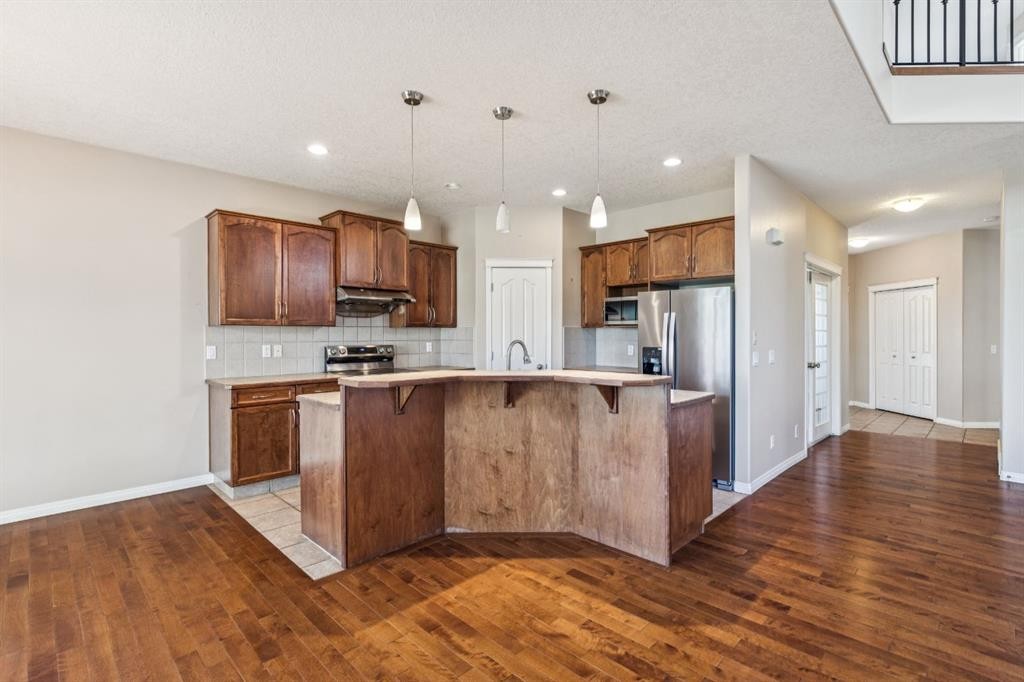 91 St Moritz Terrace Sw, Calgary, AB - Indoor Photo Showing Kitchen