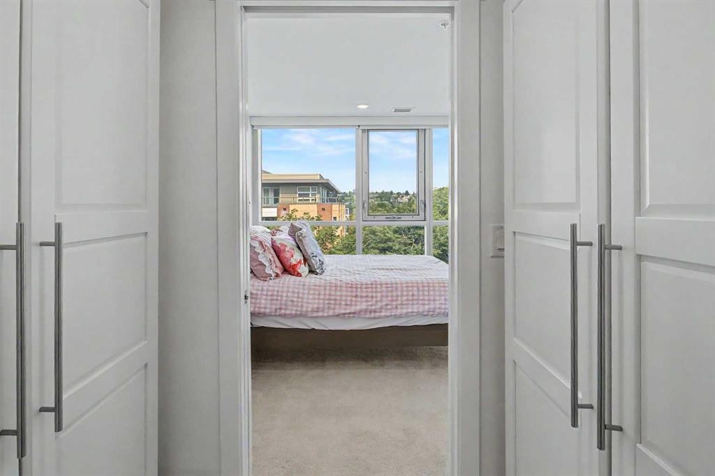 422-88 9 Street Ne, Calgary, AB - Indoor Photo Showing Bedroom