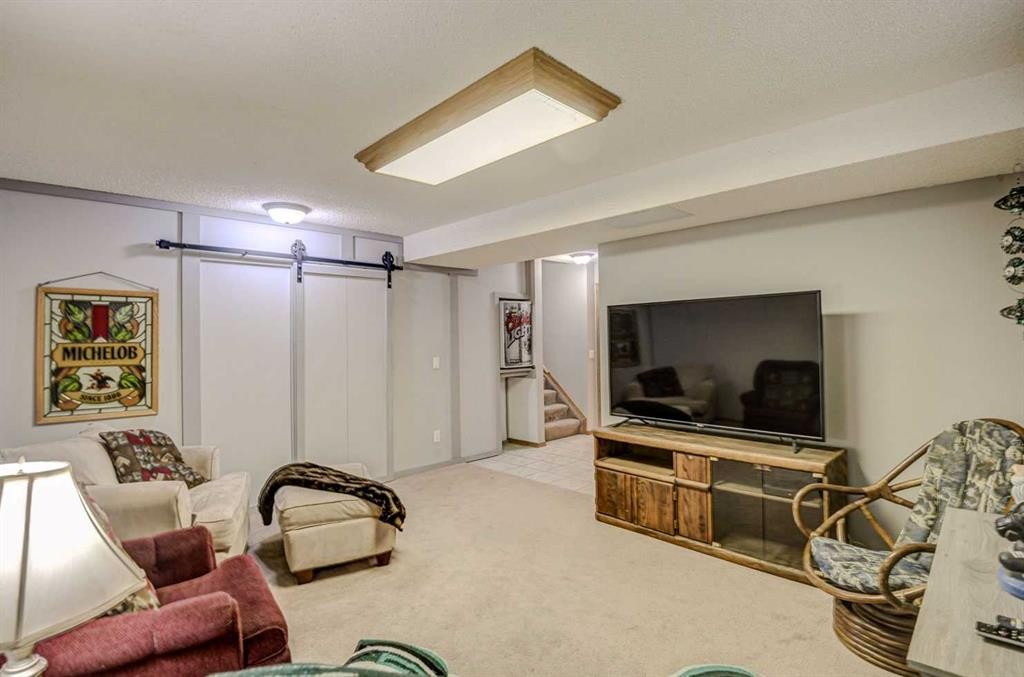 124 Del Ray Close Ne, Calgary, AB - Indoor Photo Showing Other Room