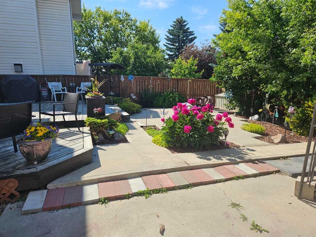 124 Del Ray Close Ne, Calgary, AB - Outdoor
