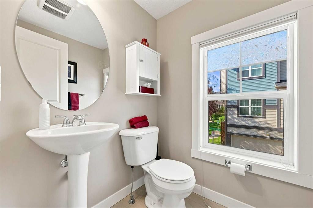 345 Mckenzie Towne Gate Se, Calgary, AB