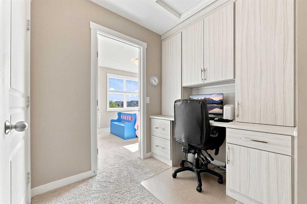 345 Mckenzie Towne Gate Se, Calgary, AB