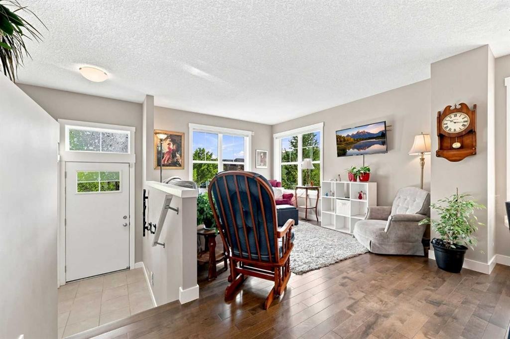345 Mckenzie Towne Gate Se, Calgary, AB