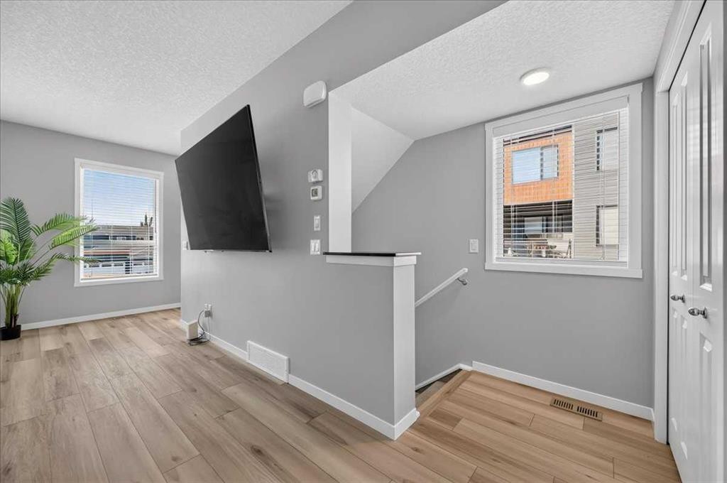 401-81 Midtown Boulevard Sw, Airdrie, AB - Indoor Photo Showing Other Room